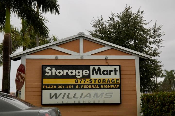 StorageMart plaza on Federal Highway